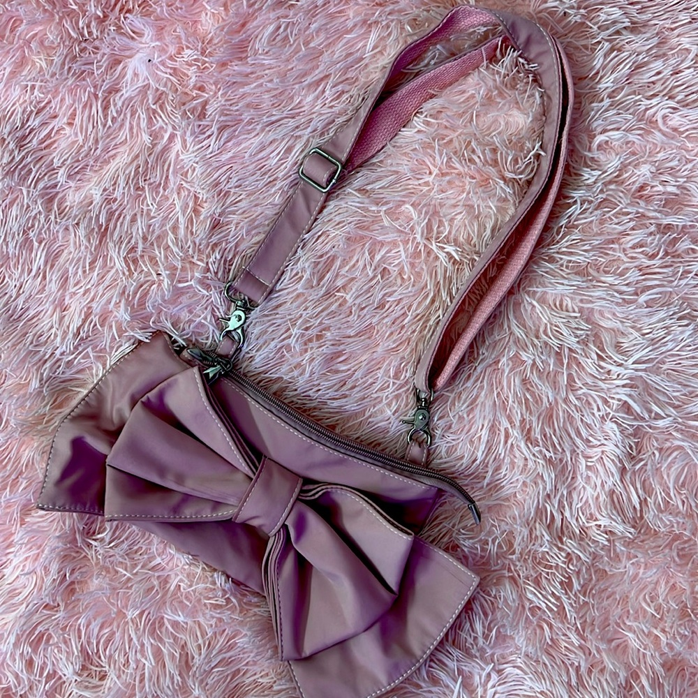 Pink bow shoulder bag